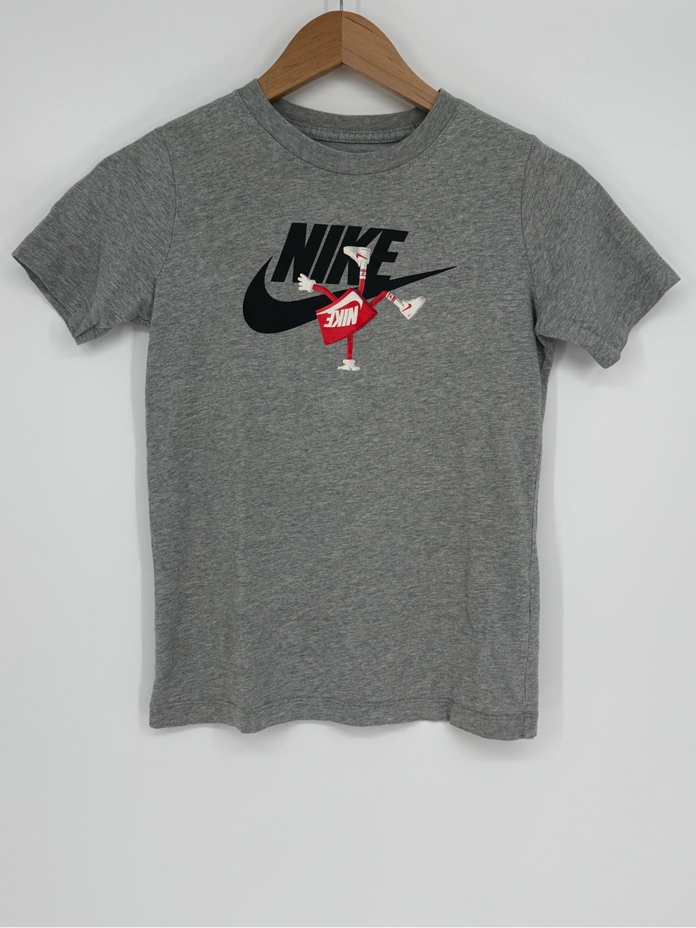 Boys M Gray Nike Short Sleeve T-Shirt w/ Shoebox Character